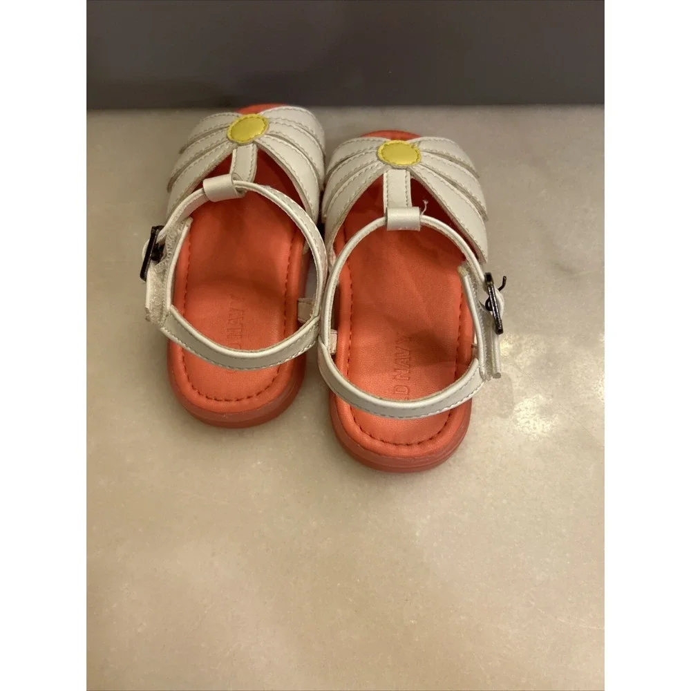 Old Navy Daisy/Flower Toddler Girl Sandals Size 6 Easy Closure